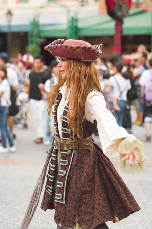 Piratų Mergina, Japonija, Portretas