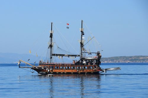 Piratai, Buriuotojas, Laivas