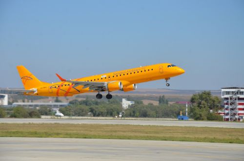 Lėktuvas, Embraer 190 Ar, Saratov Airlines, Oro Uostas, Mineralinis Vanduo, Dangus, Kilti