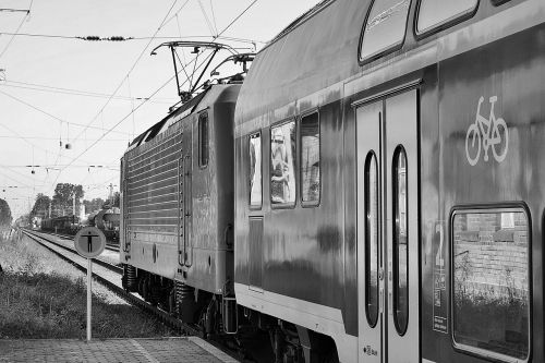 Platforma, Geležinkelio Bėgiai, Kontaktinis Tinklas, Traukinių Stotis, Traukinys, Geležinkelis, Juoda Ir Balta, Atrodė, Elektrinis Lokomotyvas