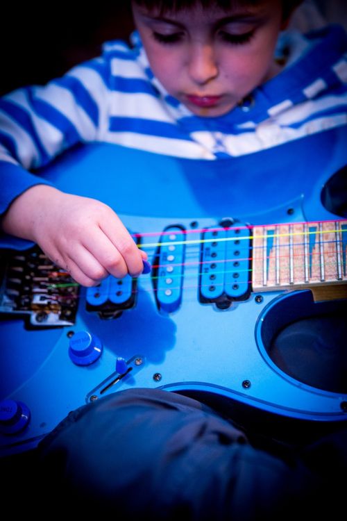 Žaisti, Muzika, Muzikinis Instrumentas, Berniukas, Gitara, Vaikai, Praktika