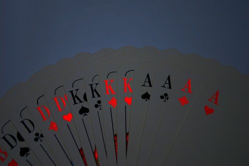 Žaidžiu Kortomis,  Raudona,  Kortų Žaidimas,  Žaisti,  Trumpf,  Kortelės,  Sėkmė,  Širdies,  Kirsti,  Pik,  Tūzai,  Azartinių Lošimų,  Laimėti,  Keturių,  Pelno,  Pokerio,  Serijos,  Lady,  Kelias