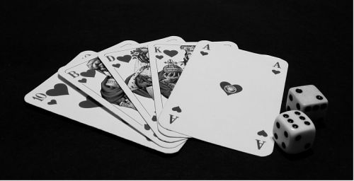Pokeris, Kortelės, Kortų Žaidimas, Kazino, Azartiniai Lošimai, Ace, Pik, Pelnas, Žaisti, Žaidžiu Kortomis, Kirsti, Lustai, Trumpas, Širdis, Žiūrėti, Deimantai, Pokerio Žetonai, Žaidimų Bankas, Pilnas Namas, Pokerio Veidas, Karalius, Laimėti, Kubas, Jokeris, Sėkmė, Gyvenimas, Lošti, Gyvenimas, Žaidimo Kubas, Laimingas Kauliukai, Sumokėti, Pokerio Žaidimas, Momentinis Greitis, Kubo Stalas, Žemėlapis