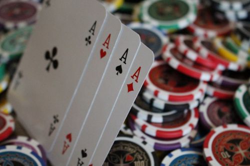Pokeris, Žaidimas, Pinigai, Spalva, Komanda, Ace, Raudona, Auksas, Žalias, Skirtukas, Balta, Kazino, Sėkmė, Azartiniai Lošimai