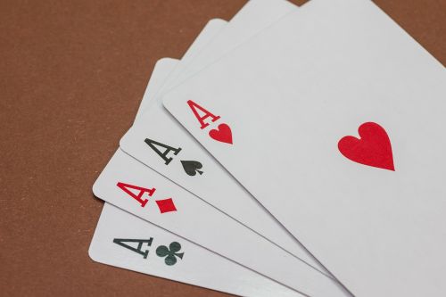 Pokeris, Kortų Žaidimas, Žaisti Pokerį, Azartiniai Lošimai, Kortelės, Žaidžiu Kortomis, Širdis, Žaisti, Pik, Deimantai, Kirsti, Ace, Trumpas, Žaidimų Priklausomybė, Kazino, Pelnas, Laimėti