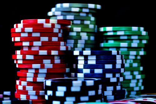 Pokerio Žetonai, Pokeris, Lustai, Kazino, Žaisti, Pokerio Veidas, Pelnas, Laimėti, Pokerio Žaidimas, Azartiniai Lošimai, Žaidimų Bankas, Trumpas