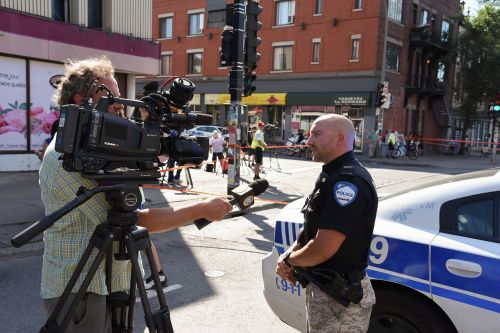 Policija, Interviu, Monrealis, Quebec, Kanada, Šlamštas, Žiniasklaida