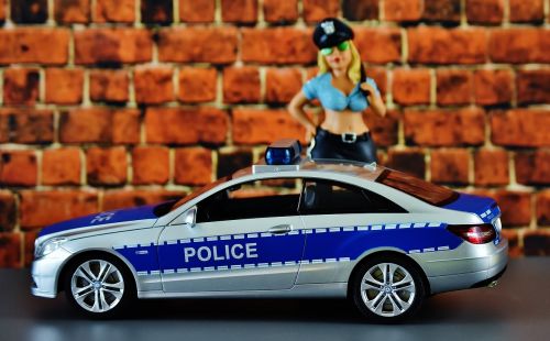 Policininkė, Policija, Policijos Automobilis, Patruliuojantis Automobilis, Ordnungshüter, Juokinga, Uniforma, Figūra