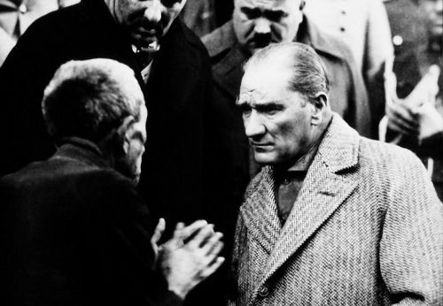 Politikė, Juoda Ir Balta, Mustafa Kemal Atatürk, Turkų