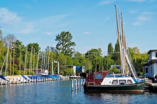 Uostas, Burlaiviai, Kurti, Vanduo, Laivas, Valtys, Burių Stiebai, Prieplauka, Jachta, Buriu, Valčių Stiebai, Tvirtinimas, Internetas, Marina, Buriuotojas, Ežeras, Jūrų, Dangus, Stiebai, Laisvalaikis, Šventė, Vandens Sportas, Poilsis, Idilija, Inkaras, Nuotaika, Tylus, Atsipalaidavęs, Rūpestis, Atsigavimas, Drobė, Laivo Stiebas, Rasa, Vis Dar, Gamta, Bankas, Idiliškas, Debesys