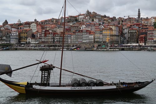 Porto,  Upė,  Valtis