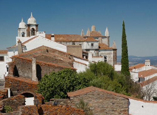 Portugal, Viduramžių Kaimas, Bažnyčia