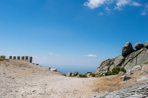 Portugal, Serra Da Estrela, Kelias, Kelionė, Kelionė, Važiuoti, Turistų Kelionės Tikslas, Mėlynas, Žalias, Tylus, Ramybė, Nuostabus, Grožis, Nuotykis, Atostogos, Laisvalaikis, Vietos, Kalnas, Kraštovaizdis, Gamta, Nacionalinis Parkas, Dangus, Mato, Miškas, Begalybė, Medžiai, Augmenija, Aplinka, Miškai, Ežeras, Sol, Vanduo, Vista, Diena, Žinoma, Alpinizmas, Takas, Rio, Akmenys, Akmenys, Mėlynas Dangus