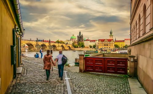 Prague, Upė, Tiltas, Vltava, Čekų, Pora, Gražus, Santuoka, Romantika, Romantiškas, Žmona, Vyru, Moteris, Vyras, Graži, Dusk, Vakaras, Europietis, Architektūra, Kelionė, Kelionės Tikslas, Šventė, Kelionė, Meilė, Laikyti, Rankos, Vanduo, Kranto Linija, Miesto Panorama, Bohemija, Kampa, Sala