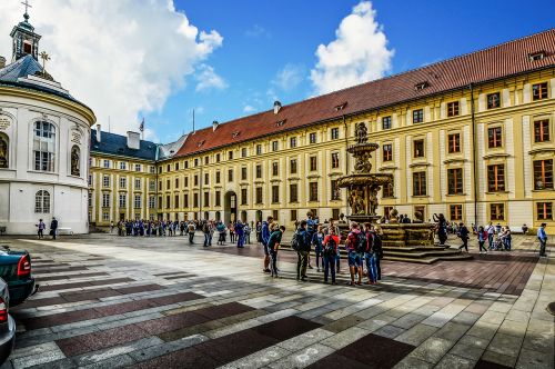 Prague, Pilis, Bohemija, Studentai, Grupė, Kelionė, Kelionė, Čekų, Vasara, Kvadratas, Miestas, Kompleksas, Fontanas, Turizmas, Žmonės, Minios, Rytas, Renesansas, Architektūra, Mėlynas, Dangus, Lauke, Respublika, Orientyras, Miestas, Viduramžių, Gotika, Europietis, Ekskursijos