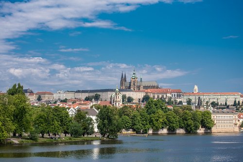 Praha,  Prahos Pilis,  Upė,  Medžiai