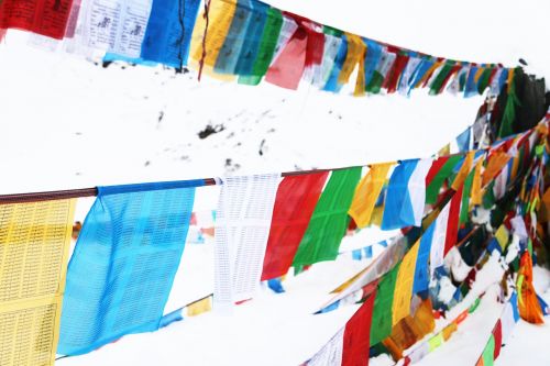 Maldos Vėliavos, Tibetas, Šergylo Kalnų Praeinime, Spalva, Sniegas