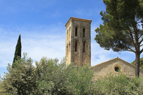 Provence, Į Pietus, Bažnyčia