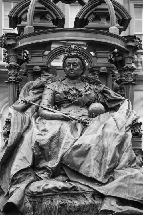 Statula,  Viktorija,  Bronza,  Karalienė Viktorija