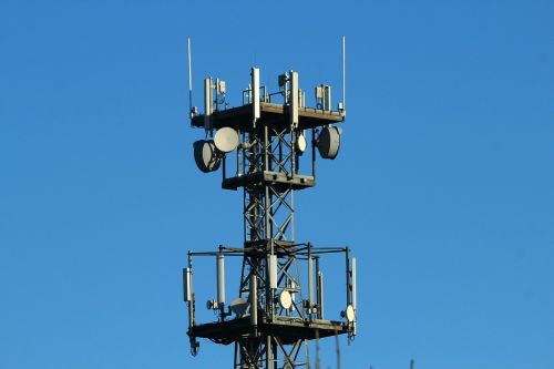 Radijo Stovas, Stiebai, Telekomunikacijų Masteliai, Radijo Relė, Mobilus, Antenos, Radijas, Priėmimas, Radijo Antena, Transmisijos Bokštas, Dangus, Mėlynas, Siųstuvas, Pristatymas, Bevielio Ryšio Technologija, Diapazonas, Žinios