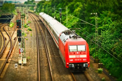 Geležinkelis, Traukinys, Transportas, Atrodė, Geležinkelių Transportas, Zugfahrt, Elektrinis Lokomotyvas, Geležinkeliai, Geležinkelio Bėgiai, Trasa, S Bahn, Db, Pakreipiamas Poslinkis
