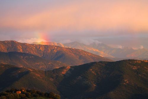 Vaivorykštė, Kalnas, Korsikietis