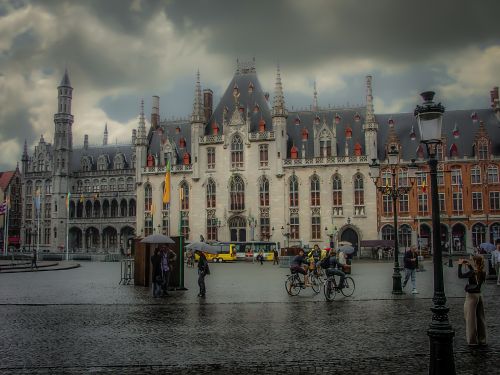 Bruges,  Belgija,  Lietus,  Lietingą,  Diena,  Turizmas,  Turistinis,  Kvadratas,  Gotika,  Skėtis,  Spire,  Debesys,  Dviračiai,  Bokštas,  Senas,  Europietis,  Miglotas,  Lietingą Dieną Brigėse