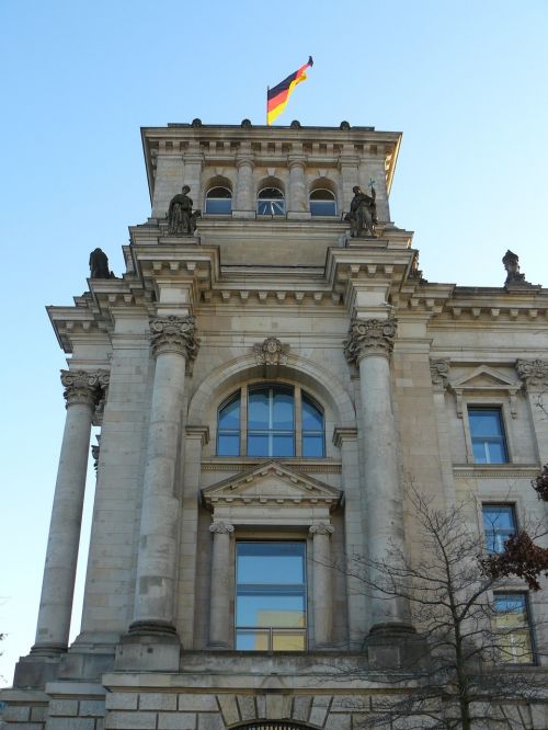 Reichstagas, Vyriausybė, Vėliava, Bokštas