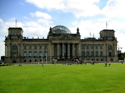 Reichstagas, Stiklo Kupolas, Pastatas, Berlynas, Vyriausybė, Architektūra, Stiklas, Vokietija, Kupolas, Žalias, Pieva, Žolė, Gamta