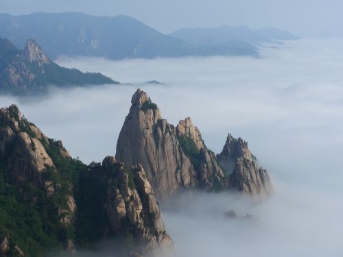 Korėjos Respublika, Mt Seoraksan, Dinozaurų Linija, Debesų Jūra, Kalnas, Kraštovaizdis, Vėžio Atlyginimas