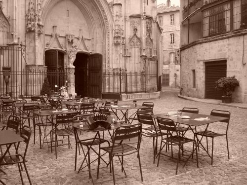 Restoranas, Avignon, Bažnyčia