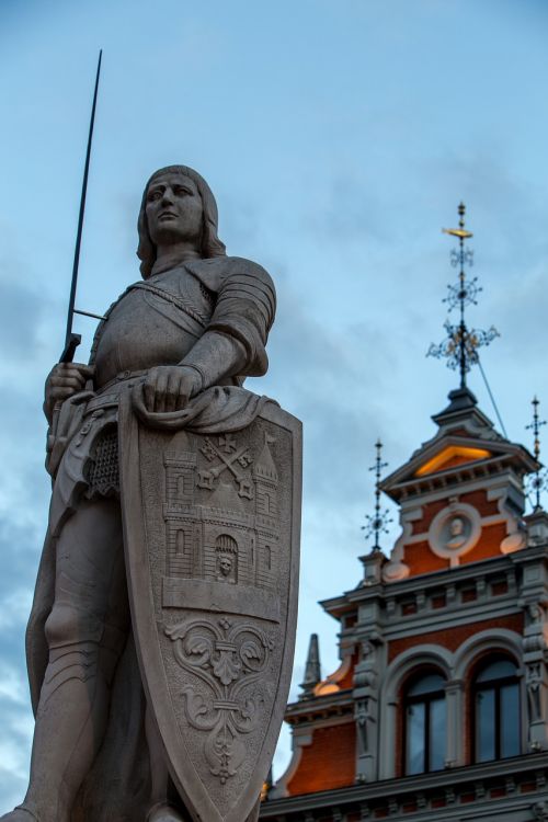 Riga, Sir Rlandas, Paminklas, Inkštirų Namas