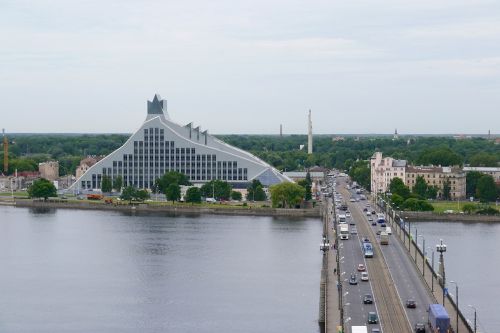 Riga, Latvijos Nacionalinė Biblioteka, Akmeninis Tiltas