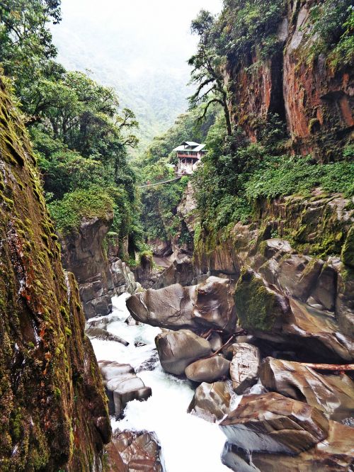 Upė, Kriokliai, Ecuador, Akmenys