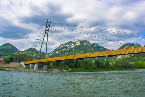 Upė, Tiltas, Slovakija