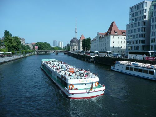 Upė, Vanduo, Valtis, Laivas, Laivas, Vandens Kelias, Turizmas, Miesto Panorama, Berlynas, Vokietija