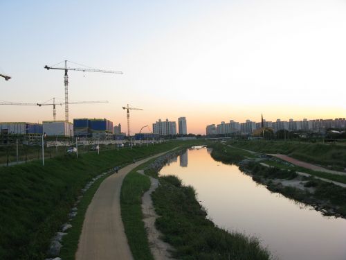 Upės,  Saulėlydis,  Bokštiniai Kranai,  Tong Bokcheon