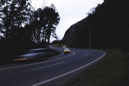 Kelias, Kelias, Žalias, Žolė, Medžiai, Augalai, Gamta, Tamsi, Automobilis, Kelionė, Kelionė, Transporto Priemonė, Highland, Kraštovaizdis