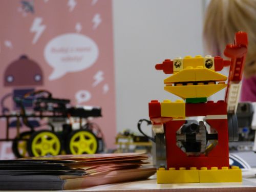 Robotas, Lego, Raudona, Šypsena, Vaikas, Linksma
