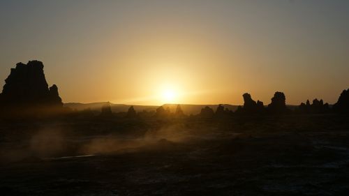 Akmenys, Saulėtekis, Dūmtraukiai, Asalio Ežeras, Džibutis