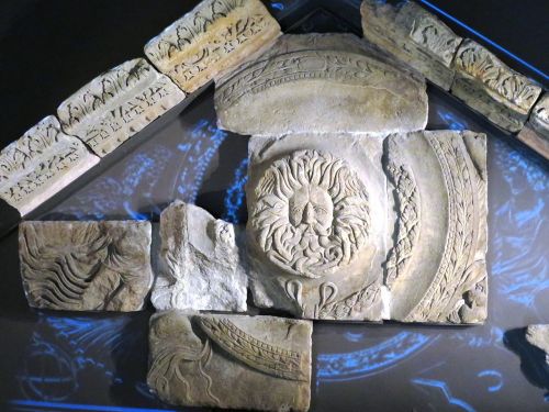 Romėnų Pirtis, Palengvėjimas, Vonia Anglijoje, Papuošalai