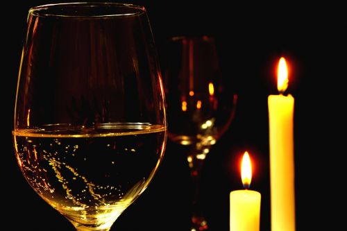 Romantiškas,  Romantiška Vakarienė,  Vynas,  Baltas Vynas,  Dubuo,  Taurė Vyno,  Stiklinis Baltojo Vyno,  Žvakė,  Apšvietimas,  Pusiau Šviesa,  Vakarienė Žvakių Šviesoje,  Šventė,  Žvakių Šviesa,  Romantizmas,  Jaukus