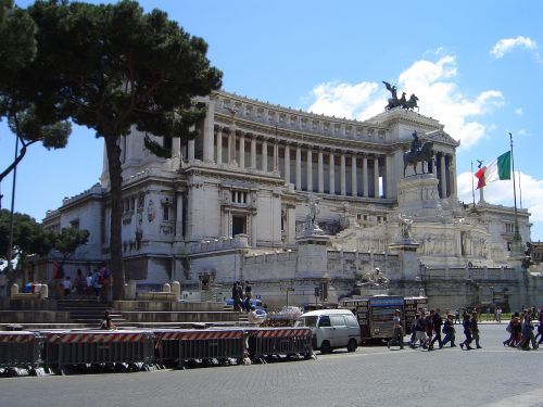 Roma, Piazza Venezia, Altorius, Namai