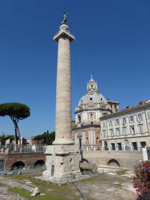 Roma, Forumas, Griuvėsiai, Trajano Stulpelis