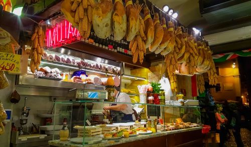 Roma, Delikatesas, Italy, Ispanų, Maistas, Kultūra, Parduotuvė, Langas, Makaronai, Vakarienė, Tradicinis, Salumeria, Restoranas, Sumuštinis, Virtuvė, Skanus, Viduržemio Jūros, Virtuvės Mėsa, Kabantis, Mėsininkas, Laikyti, Romėnų