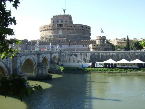 Roma, Upė, Tiltas