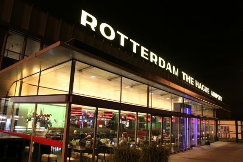 Rotterdam, Hagos Oro Uostas, Restoranas, Kavinė, Globėjai, Stiklas, Naktis, Vakaras, Žibintai, Klientai