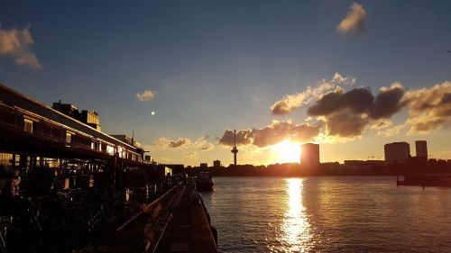 Rotterdam, Saulėlydis, Atostogos