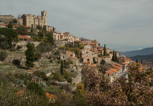 Roussillon, Turėjo, Viduramžių Kaimas, Į Pietus Nuo Prancūzijos