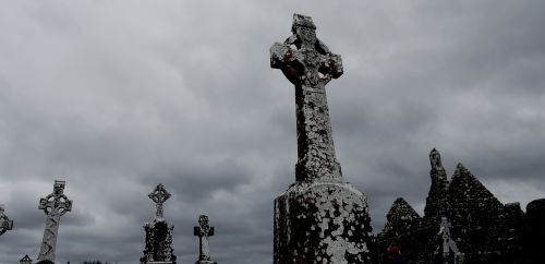 Sugadinti, Airija, Clonmacnoise Pilis, Kryžiai, Kapinės, Keltų Kryžiai